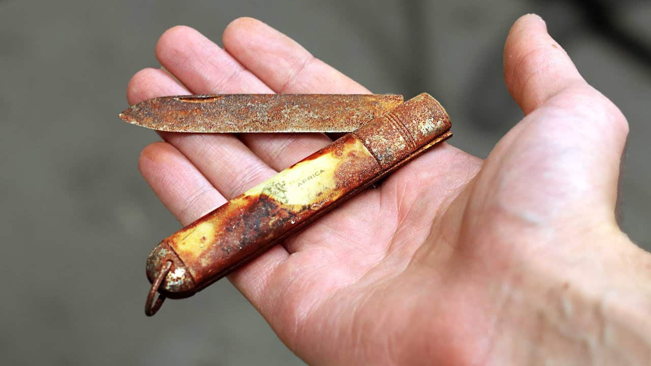 bıçak paslanması önleme, paslı bıçak temizleme, metal pası nasıl geçer, bıçak bakımı, vazelin pası önler mi, kamp bıçağı temizliği, My L'arte